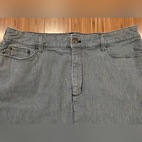 Croft & Barrow Classic Blue Striped Jean Skirt - Picture 4 of 8